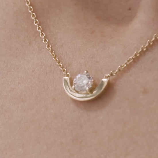 Pendentif Intrépide petit arc 1ct - Or blanc 18k - diamant éthique - Loyale Paris