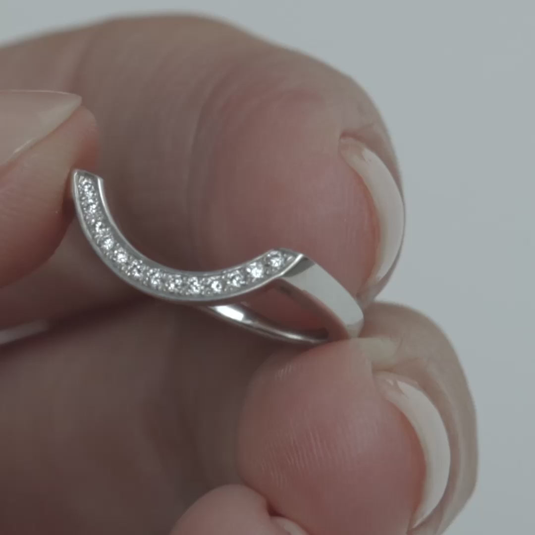 Bague Intrépide grand arc pavée - Or blanc 18k - diamant éthique - Loyale Paris