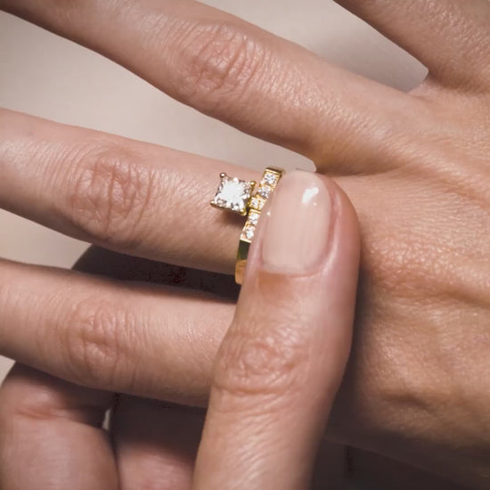 Solitaire Uraeus 0.7ct Princesse pavé - Or jaune 18k - diamant éthique - Loyale Paris