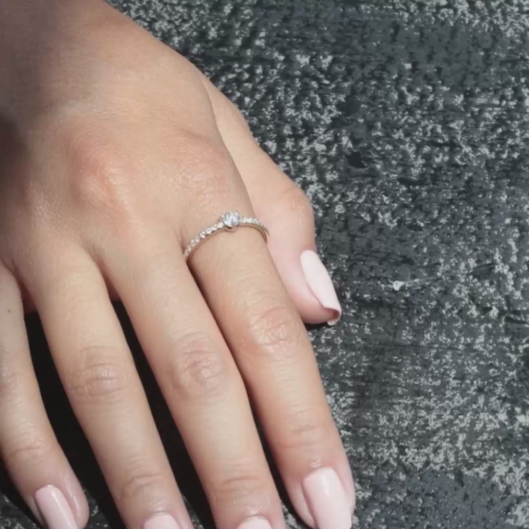 Solitaire Absolu.e 1.5ct pavé - Or blanc 18k - diamant éthique - Loyale Paris