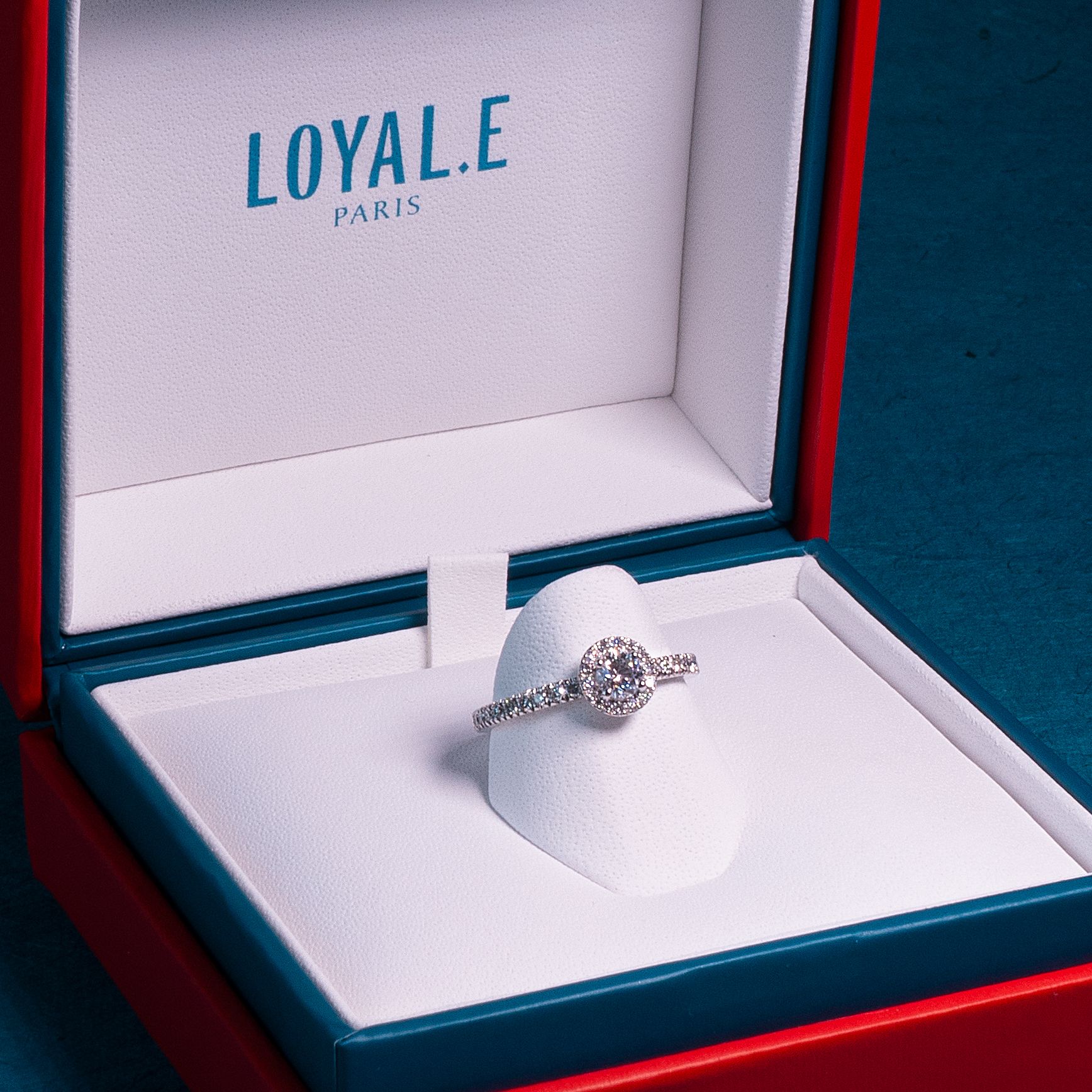 Loyale Paris Engagement ring wedding band lab grown diamonds recycled gold jewelry ethical made in france bridal packaging jewelry box