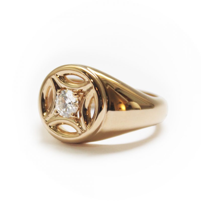 Pinky ring Chevalière Perpétuelle 025ct - 18k yellow gold lab grown diamond Loyale Paris 3
