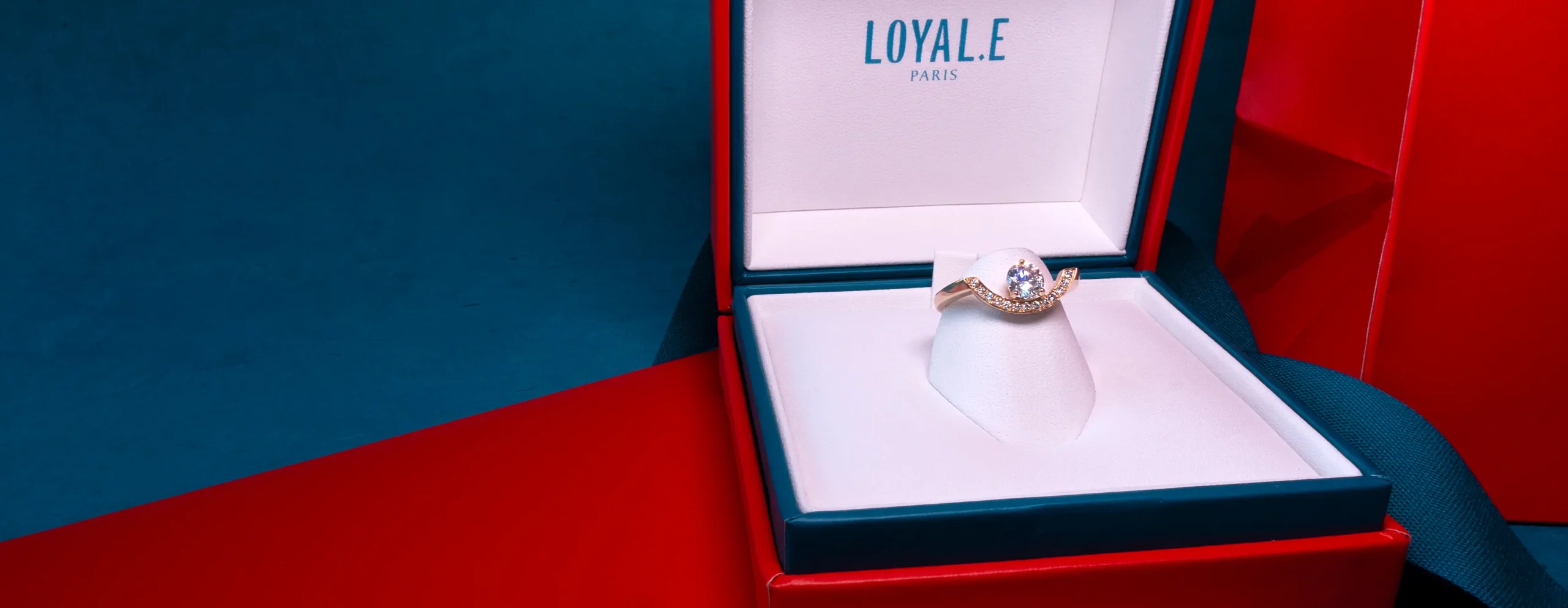 ethical engagement ring in sustainable jewelry box Loyale Paris contact